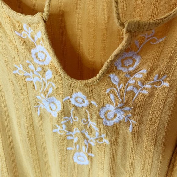 Alya Short Sleeve Embroidered Blouse Size M - Picture 5 of 7